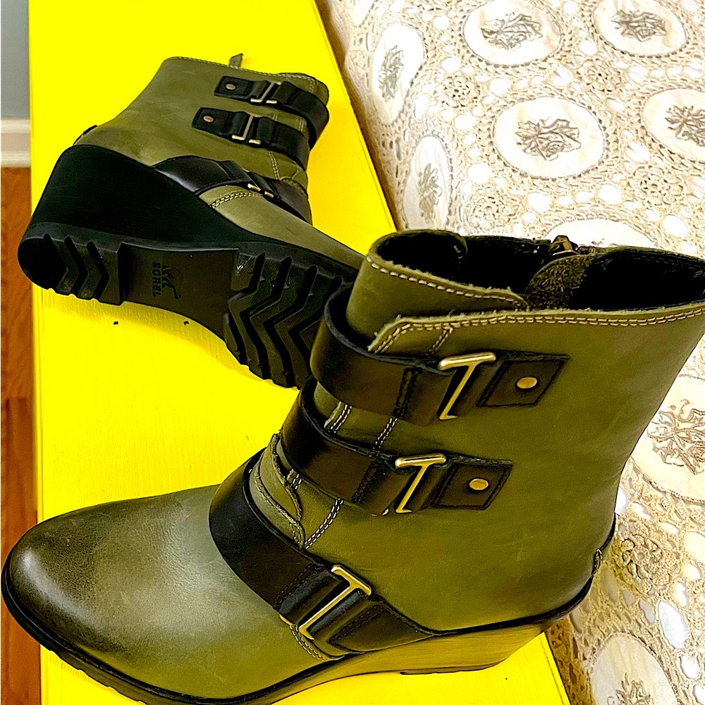Sorel army green wedge boot women sz 8.5